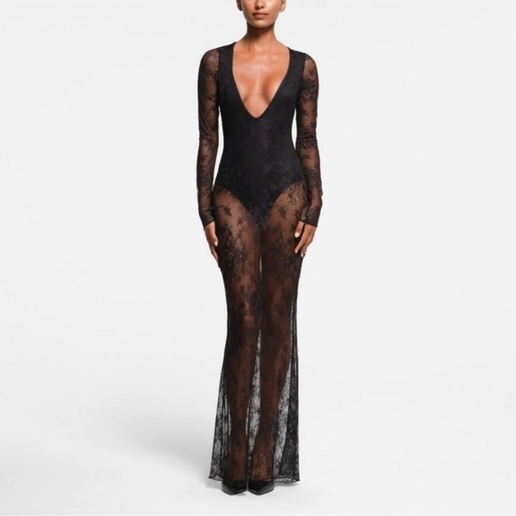 SKIMS Dresses & Skirts - SKIMS *NWT ULTRA FINE LACE PLUNGE LONG DRESS | COLOR: ONYX